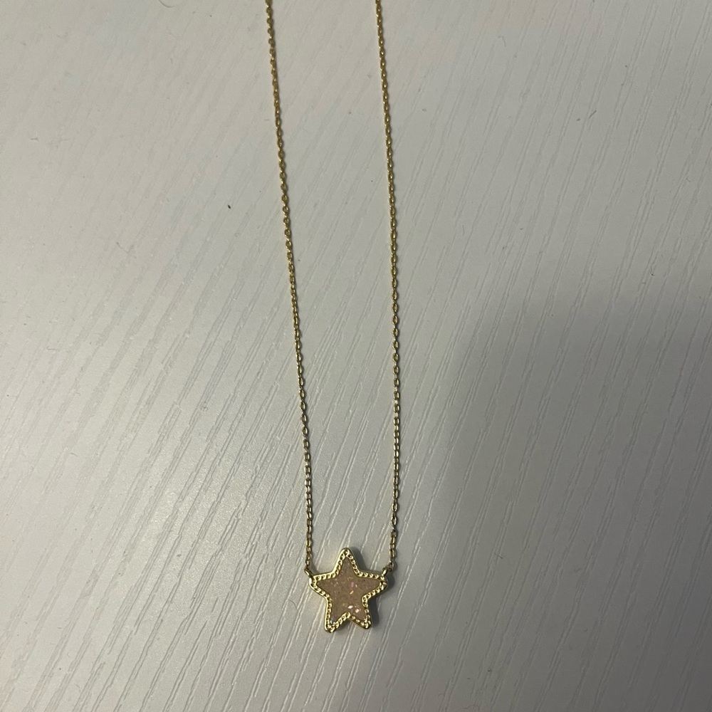 Rare Kendra Scott Gold Star Necklace! Brand new and never worn!